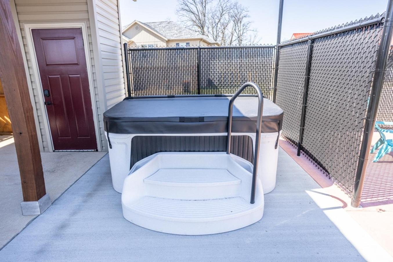 Waynesville Tiny Home With Hot Tub Near Ft Leonard Wood! מראה חיצוני תמונה